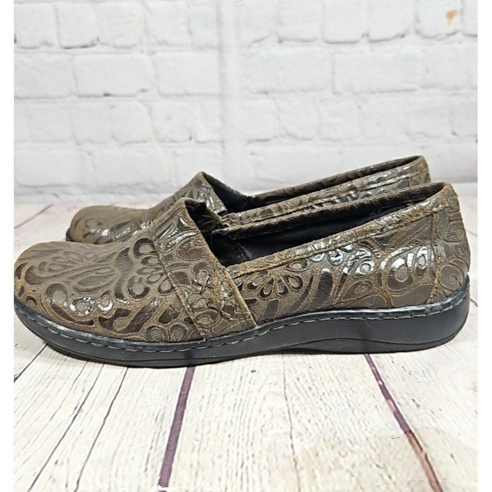 B.O.C. Howell Embossed Leather Upper Flats Women's Size 7